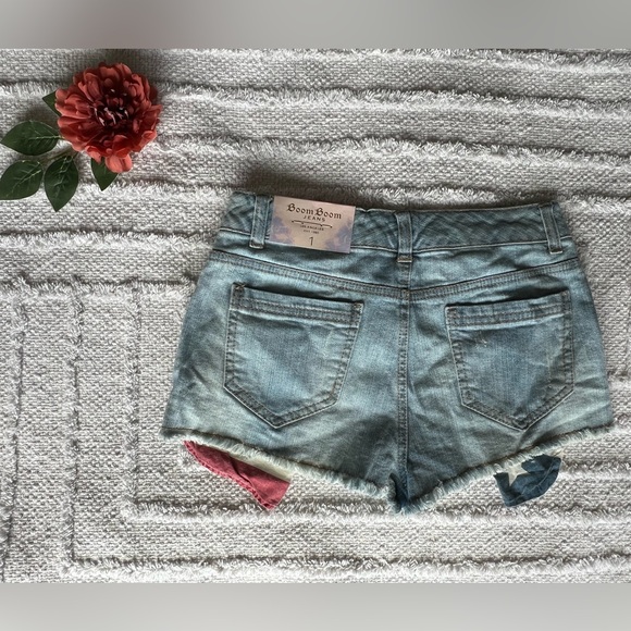 BOOM BOOM JEANS Frayed Medium Wash Denim Jean Shorts- Size 1 - Picture 5 of 6